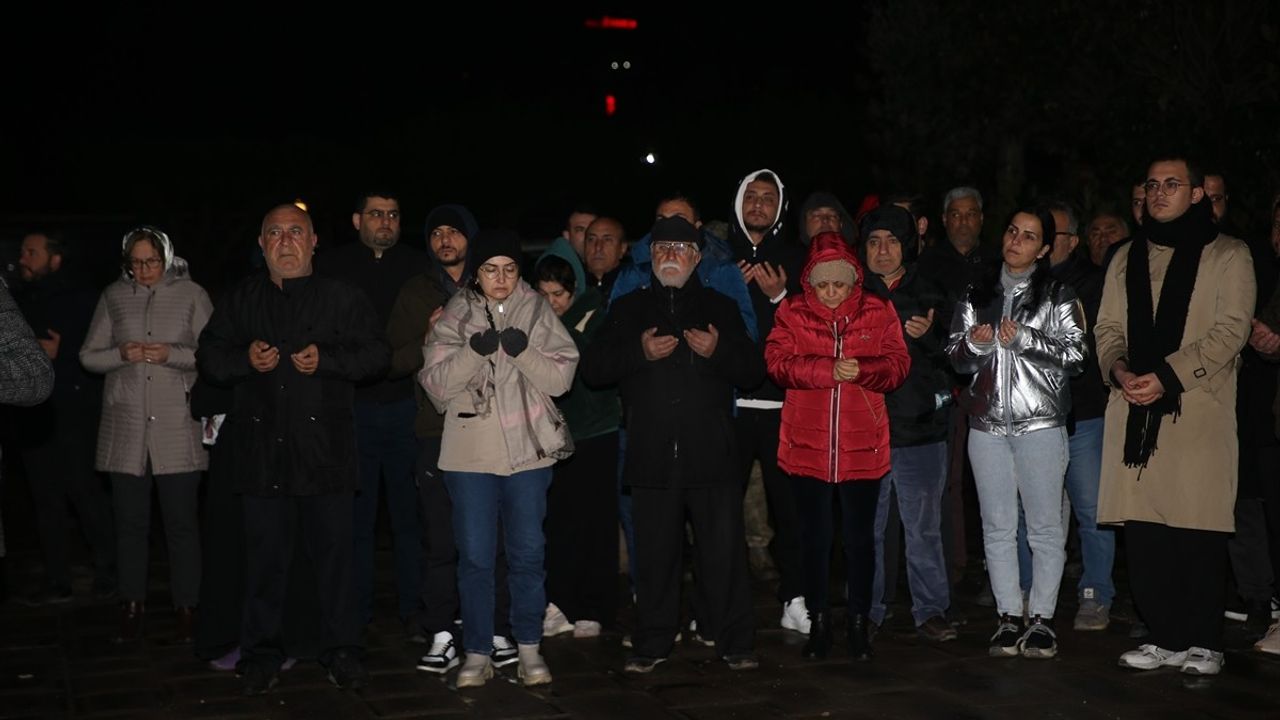 Hatay'da Depremde Hayatını Kaybedenler İçin Anma Töreni Düzenlendi