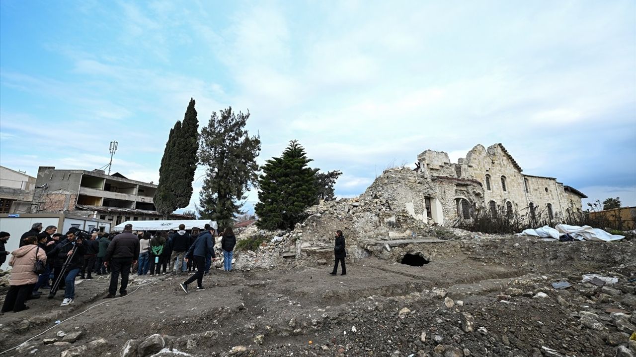 Hatay'da Depremde Hayatını Kaybedenler İçin Ayin Düzenlendi