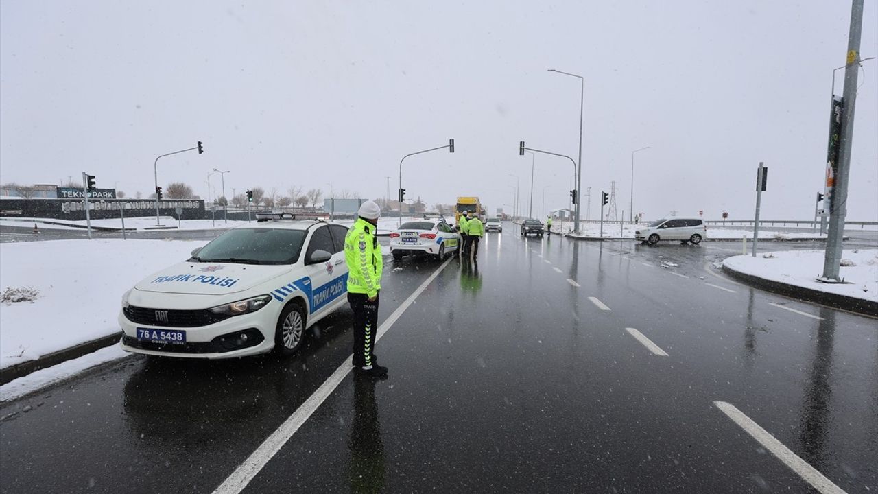 Iğdır'da Yoğun Kar Yağışı ve Ulaşım Sorunları
