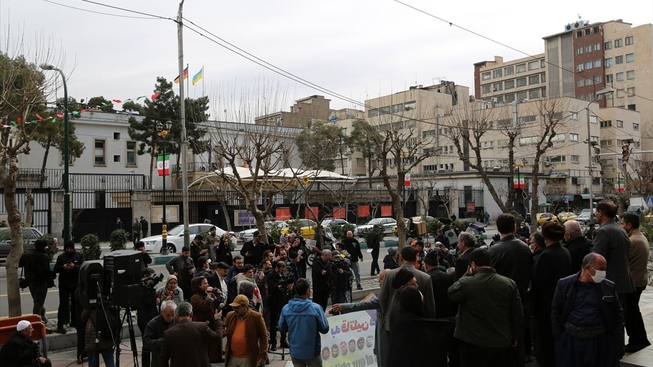 İran'da PKK/PJAK Terörüne Protesto: Avrupa'nın Desteği Aileleri Bir Araya Getirdi