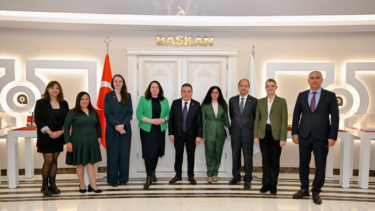 İrlanda Büyükelçisi Clare Brosnan'dan Antalya'ya Ziyaret