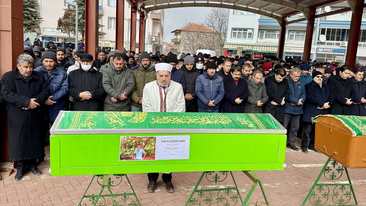 İsrail Hava Saldırısında Hayatını Kaybeden İşçi Defnedildi