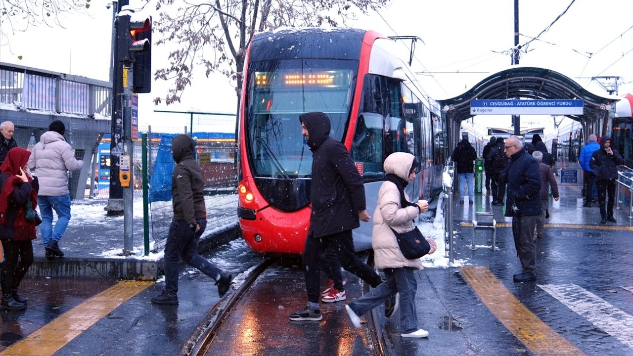 İstanbul'da Kar Yağışı Sonrası Trafik Ruhu