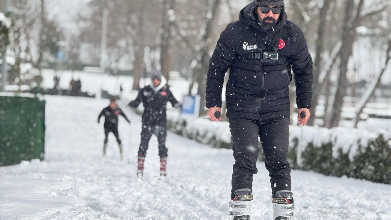 İstanbul'da Kayak Keyfi: 15 Temmuz Millet Bahçesi'nde Kış Sporları
