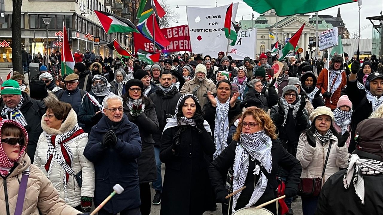 İsveç'te Filistin Destekçileri Trump'ın Planlarını Protesto Etti