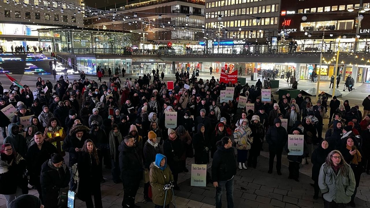 İsveç'te İslamofobi ve Irkçılık Karşıtı Protesto Düzenlendi