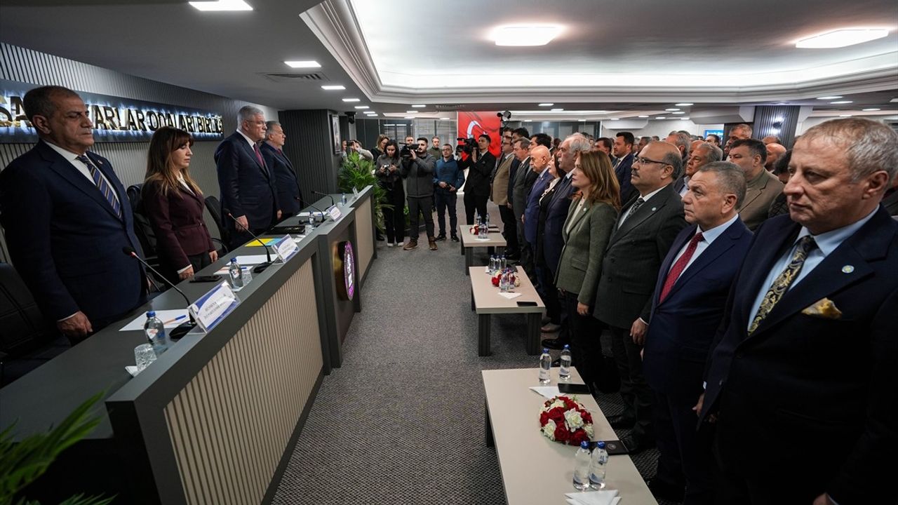 İYİ Parti Genel Başkanı Müsavat Dervişoğlu İzmir'de Ziyaretler Gerçekleştirdi