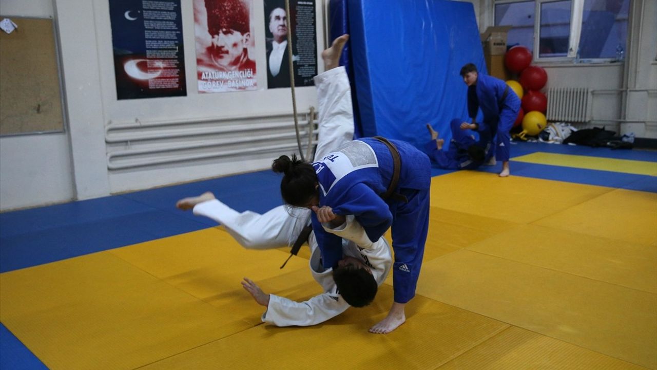 Judoda İki Nesil: Anne ve Kızın Başarı Hikayesi