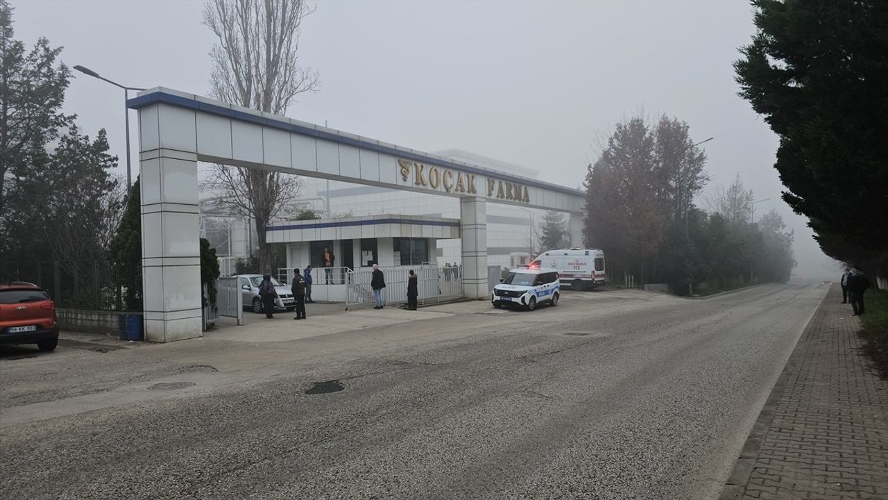 Kapaklı'daki İlaç Fabrikasında Patlama: 3 İşçi Hastaneye Kaldırıldı