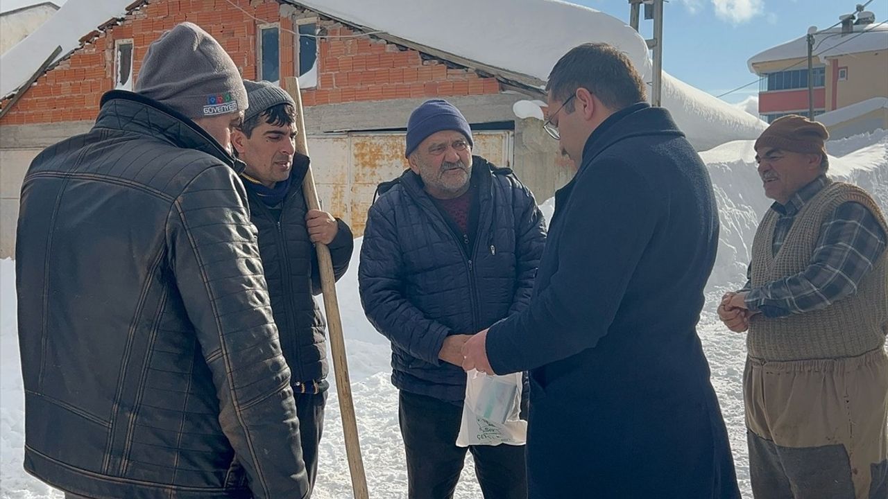 Kar Yağışı İlaç Ulaşımını Engelledi, Kaymakam Yardım Eli Uzattı
