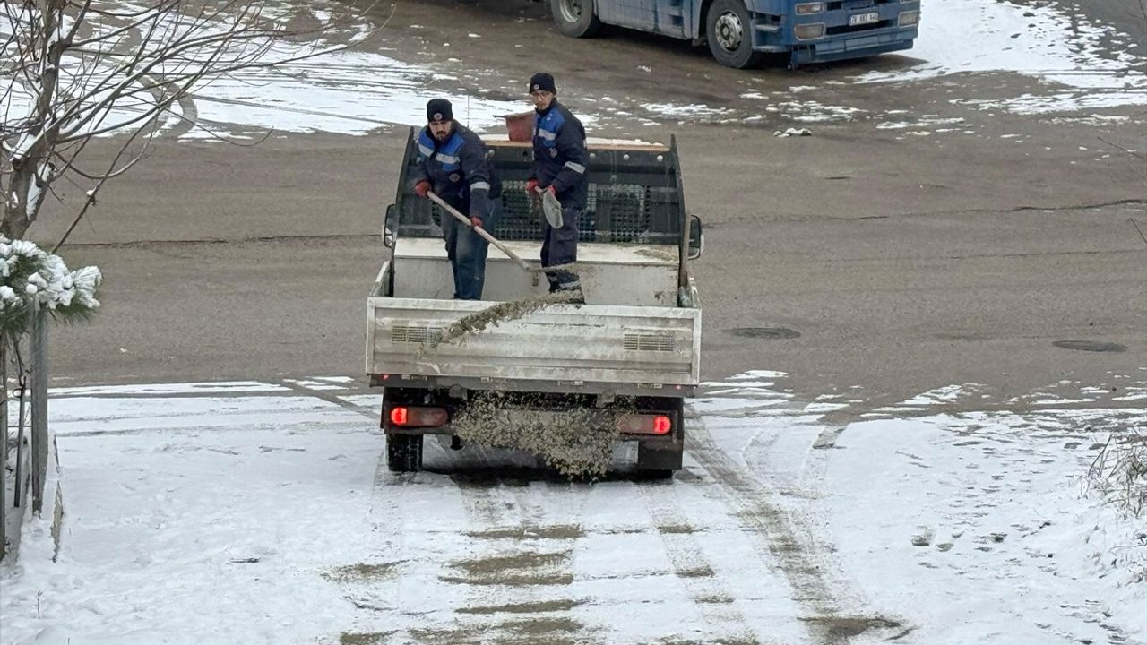 Karabük Belediyesi Karla Mücadele Çalışmalarını Sürdürüyor