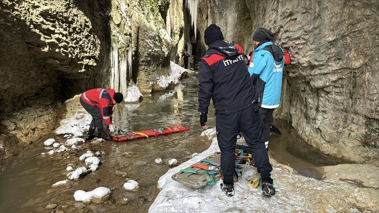 Karabük'te Kanyon Devrilmesi: 3 Yaralı