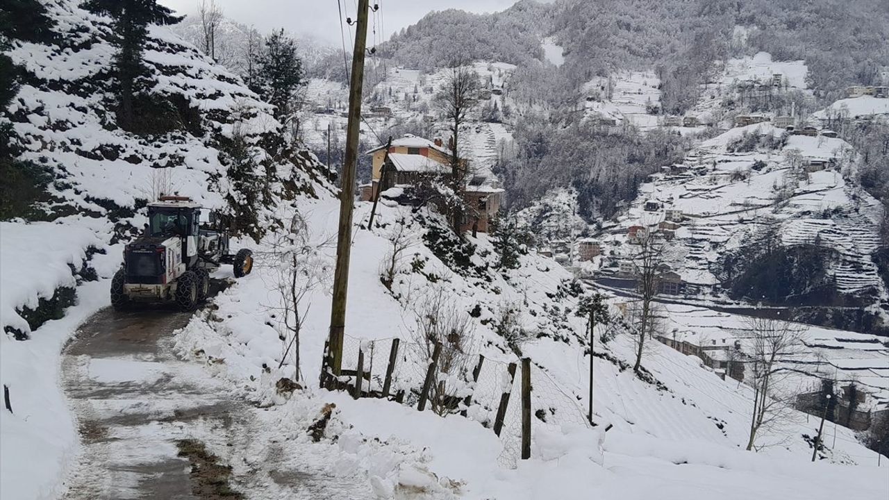 Karadeniz Bölgesi'nde 527 Yerleşim Yeri Ulaşıma Kapandı