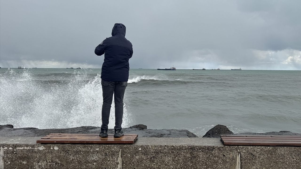 Karadeniz'de Kuvvetli Rüzgar ve Dev Dalgalar