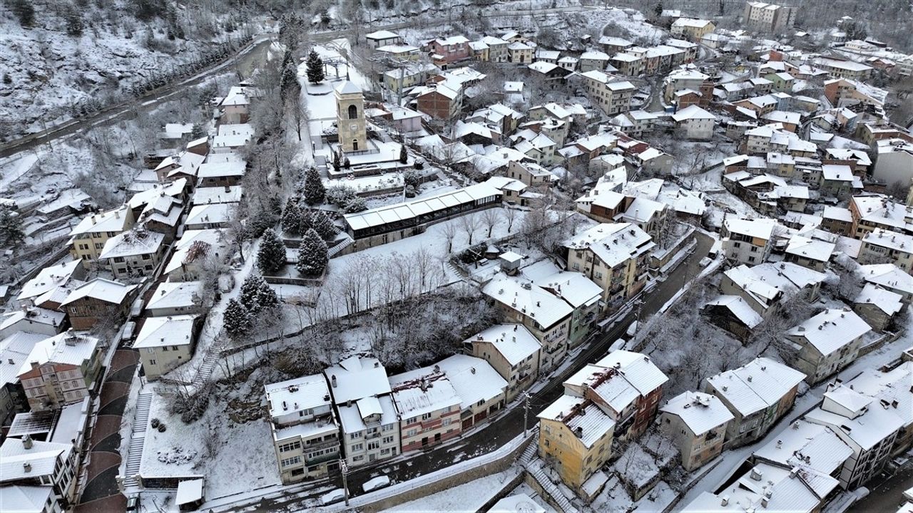 Kastamonu'da Kar Yağışı Ulaşımı Olumsuz Etkiliyor