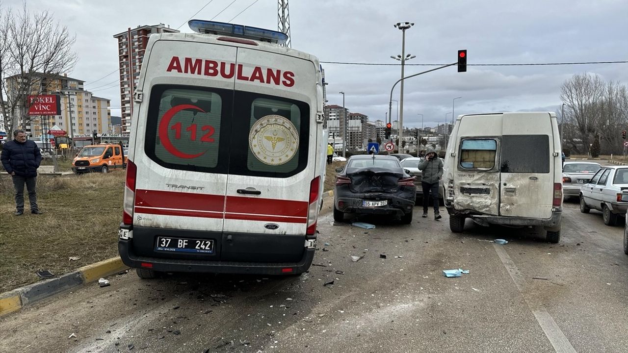 Kastamonu'da Zincirleme Trafik Kazası: 1 Yaralı