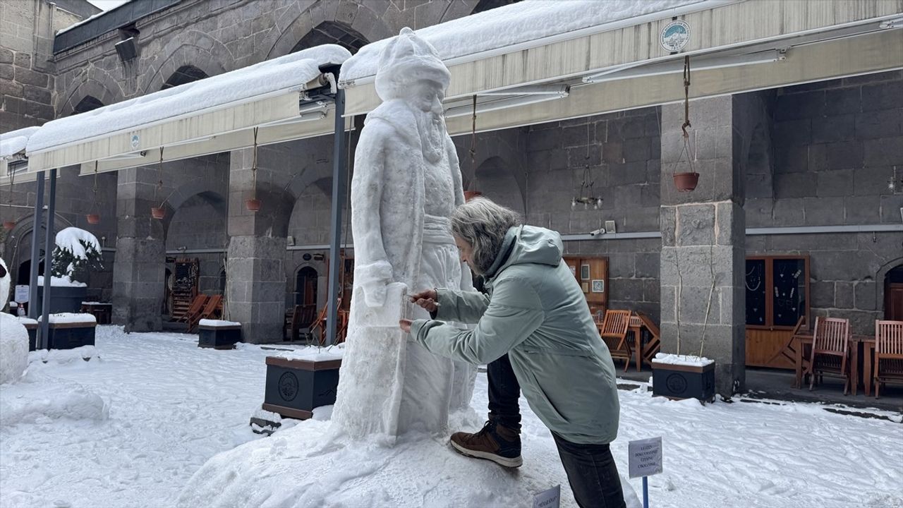 Kayseri'de Mimar Sinan Kardan Heykel ile Yaşatıldı