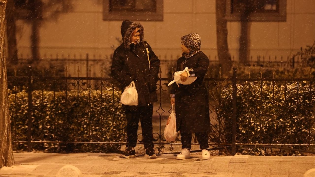 Kırklareli'nde Yoğun Kar Yağışı Görüldü