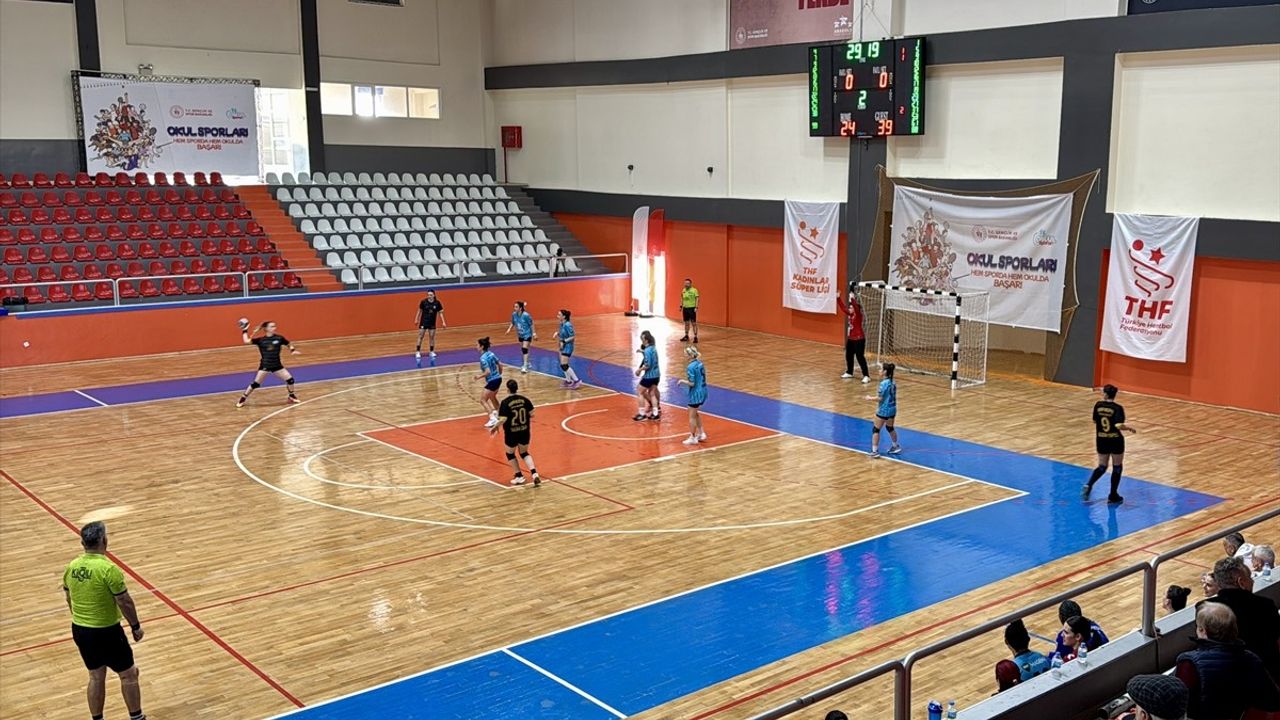 Kırşehir Belediyespor, Ortahisar Belediyespor'a Karşı Farklı Yenilgi Aldı