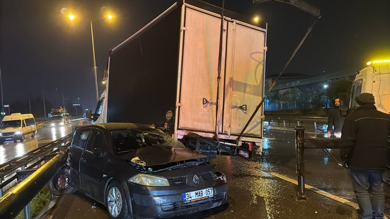 Kocaeli'de İki Trafik Kazası: 3 Yaralı