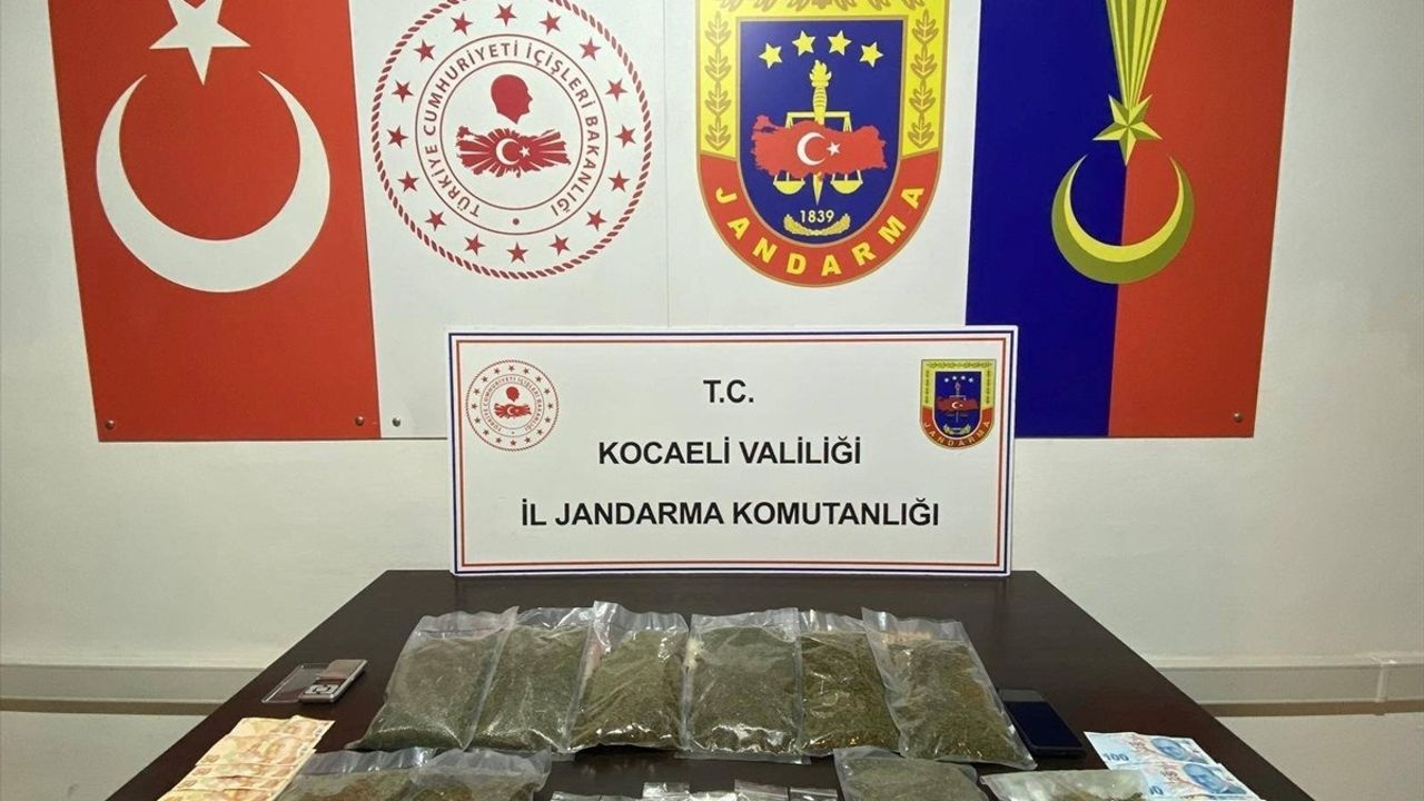 Kocaeli'nin Darıca İlçesinde Uyuşturucu Operasyonu: 4 Kilogram Sentetik Madde Ele Geçirildi