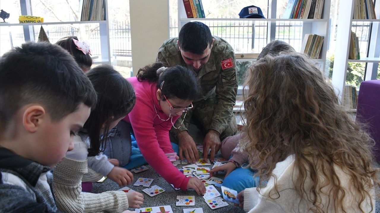 Kosova'da İlkokul Öğrencilerine Yeni Kütüphane Açıldı