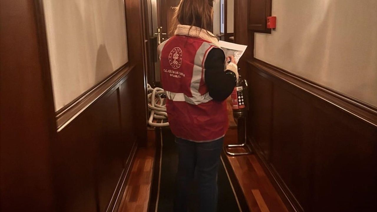 Kültür ve Turizm Bakanlığı, Beşiktaş'taki Kaçak Yapılara Müdahale Ediyor