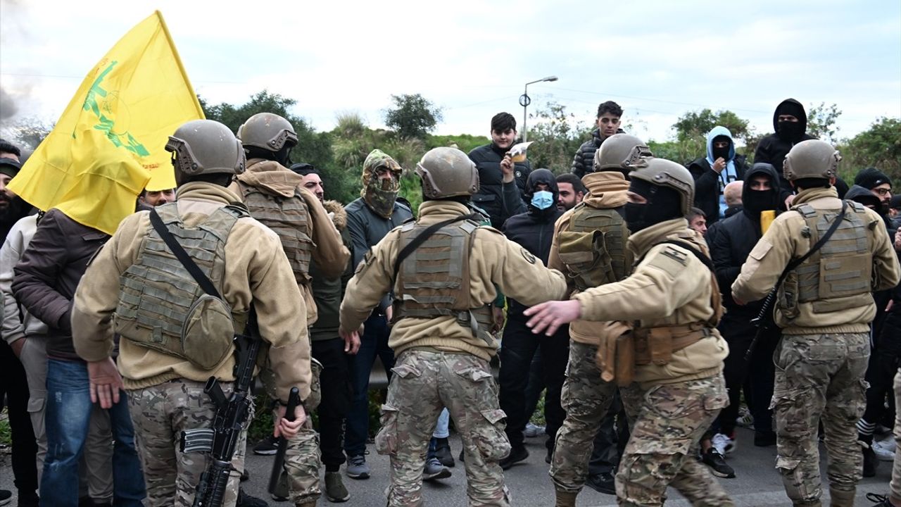 Lübnan'da Hizbullah Destekçileri Protesto Düzenledi