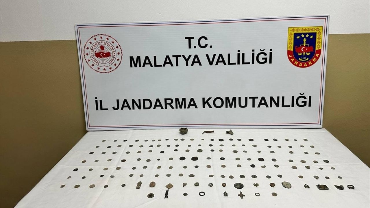 Malatya'da 131 Tarihi Sikke ve 23 Obje Ele Geçirildi