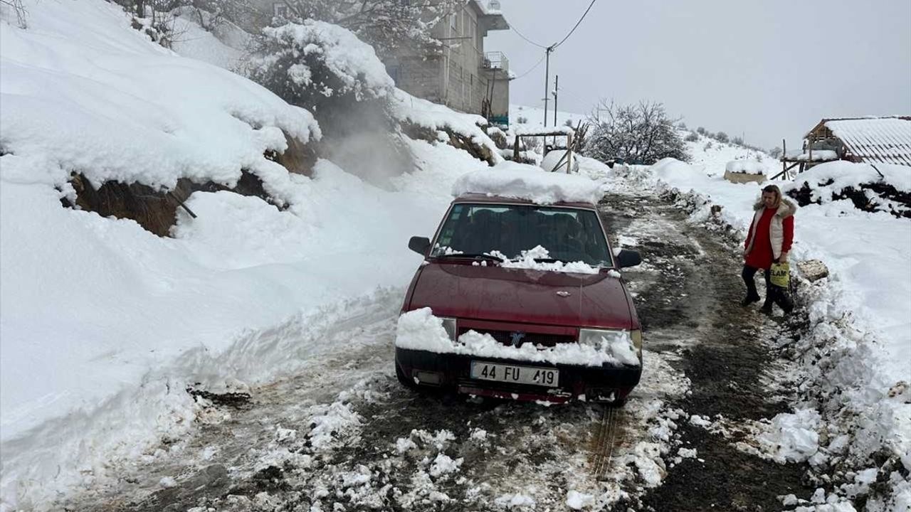 Malatya'da Karla Mücadele Hamlesi ile Hamile Kadın Hastaneye Ulaştırıldı