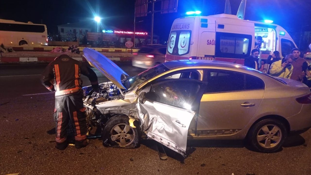 Malatya'da Trafik Kazası: 5 Yaralı