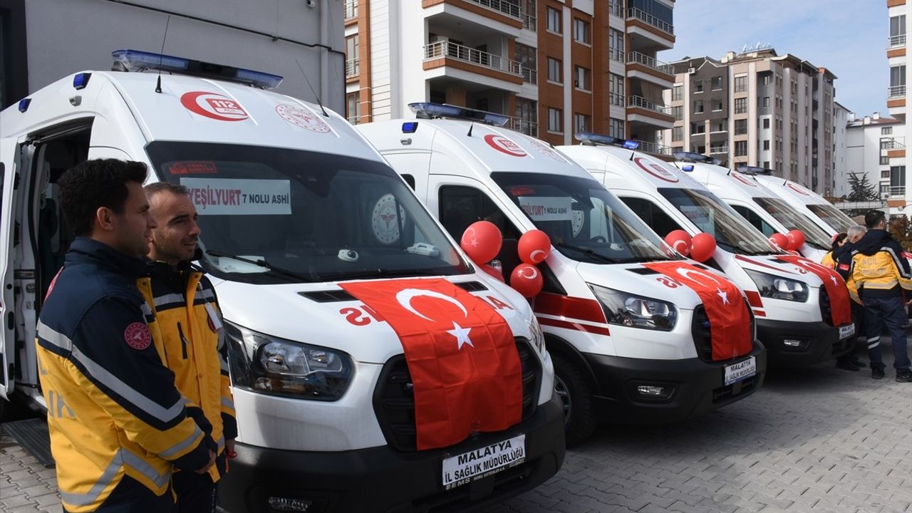 Malatya'ya Yeni Ambulans ve Sağlık Araçları Gönderildi