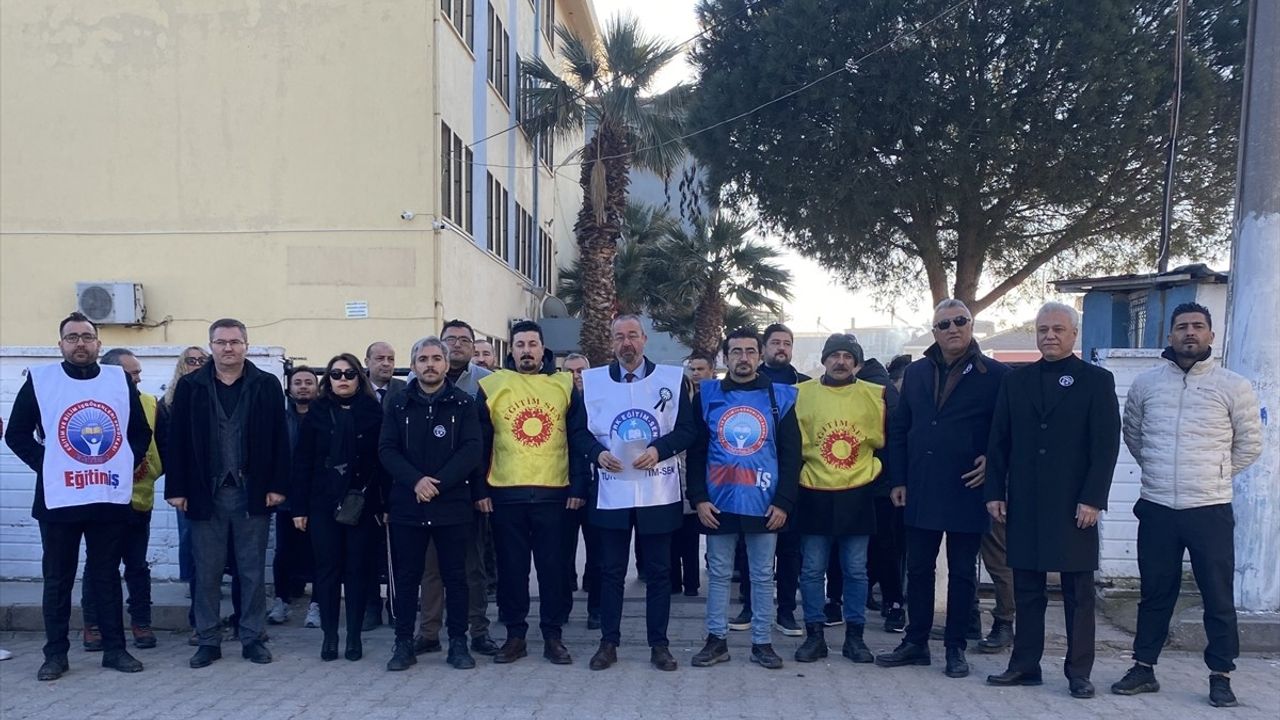 Manisa'da Okulda Öğretmen Darbı: İki Gözaltı ve Tutuklama