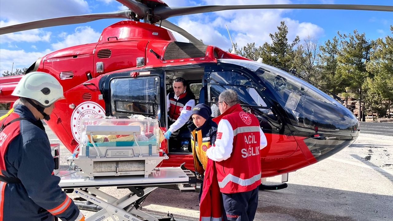 Mersin'de Ambulans Helikopterle İkiz Bebek Sevk Edildi