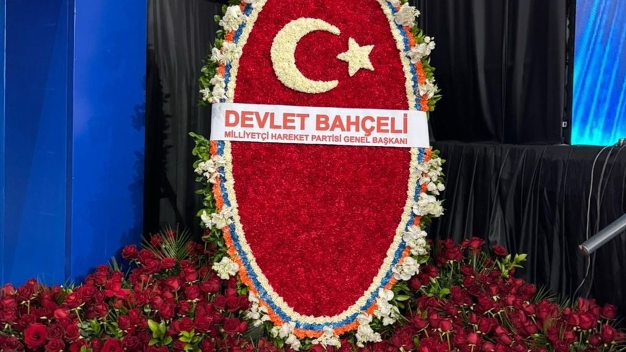 MHP Genel Başkanı Bahçeli'den AK Parti'ye Anlamlı Çiçek Aranjmanı