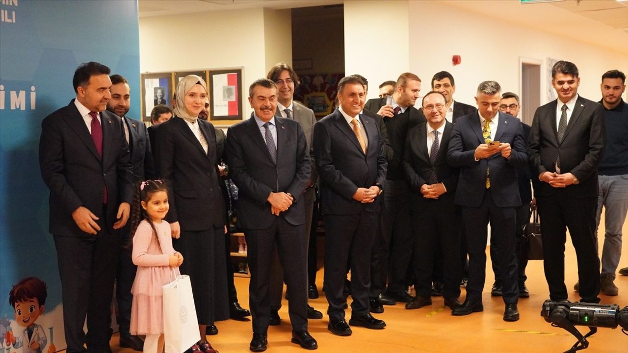 Milli Eğitim Bakanı Tekin, İTÜ Anaokulu'nu Ziyaret Etti