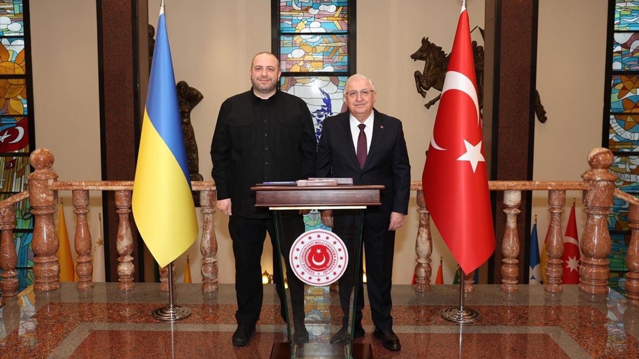 Milli Savunma Bakanı Güler, Ukrayna Meslektaşı Umerov ile Bir Araya Geldi