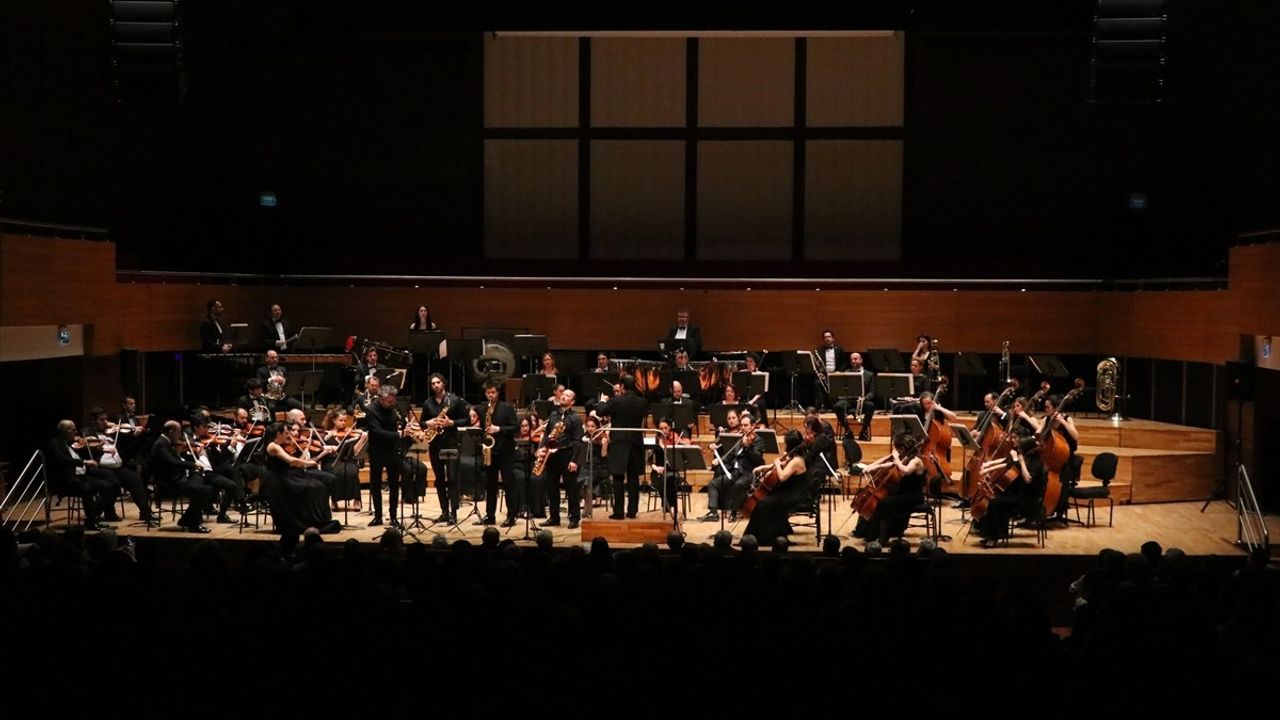 Olten Filarmoni Orkestrası, İzmir'de unutulmaz bir konser verdi