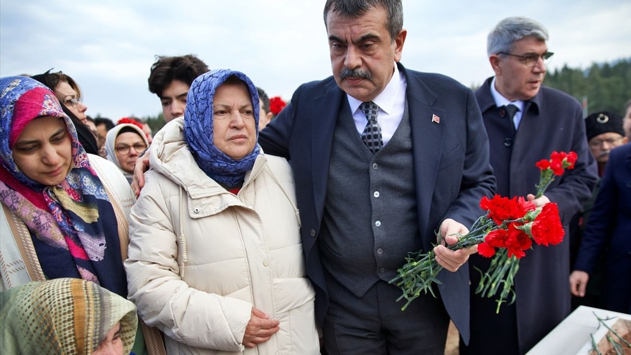 Osmaniye'de Depremde Hayatını Kaybedenler Anıldı