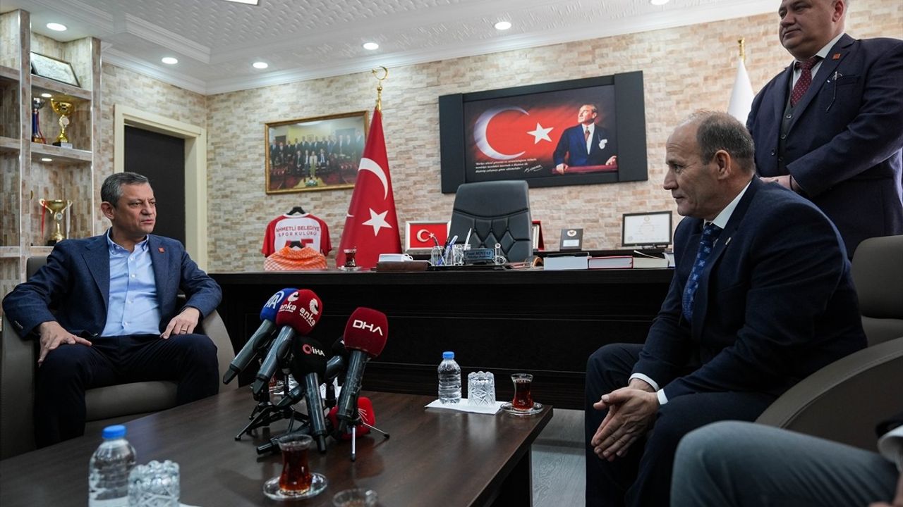Özgür Özel’den Manisa’da Büyük Demokrasi Vurgusu