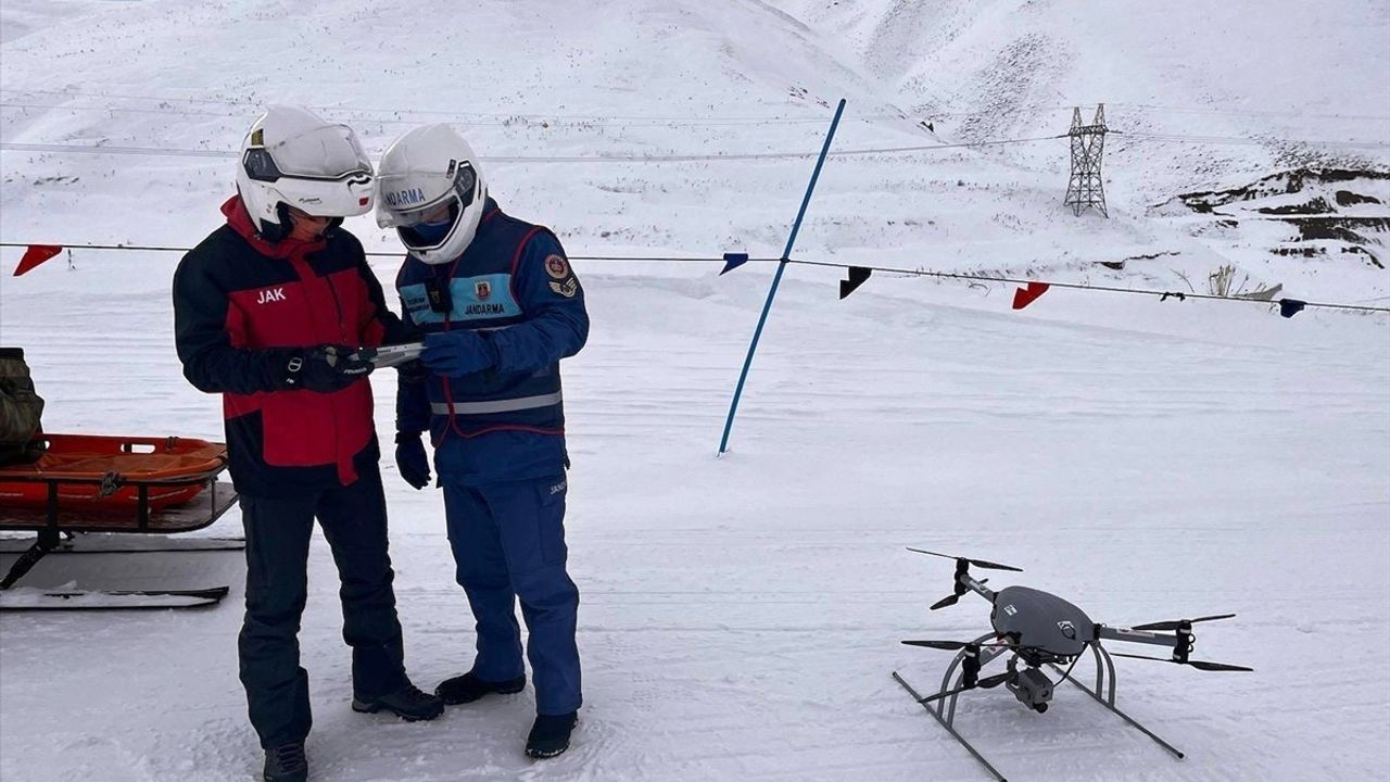 Palandöken Kayak Merkezi'nde Güvenlik Denetimleri: Yasaklı Bölgedeki Kayakçılara Ceza