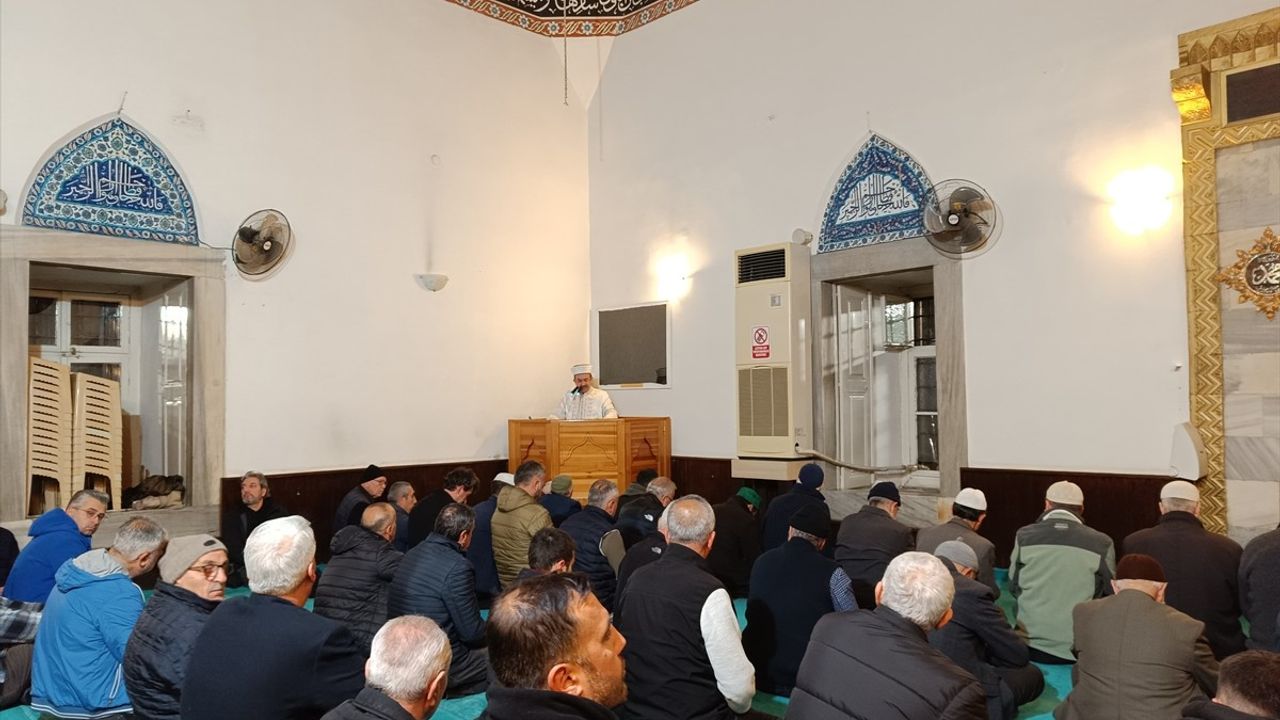 Ramazan Ayı Başladı: İlk Teravih Namazları Kılındı