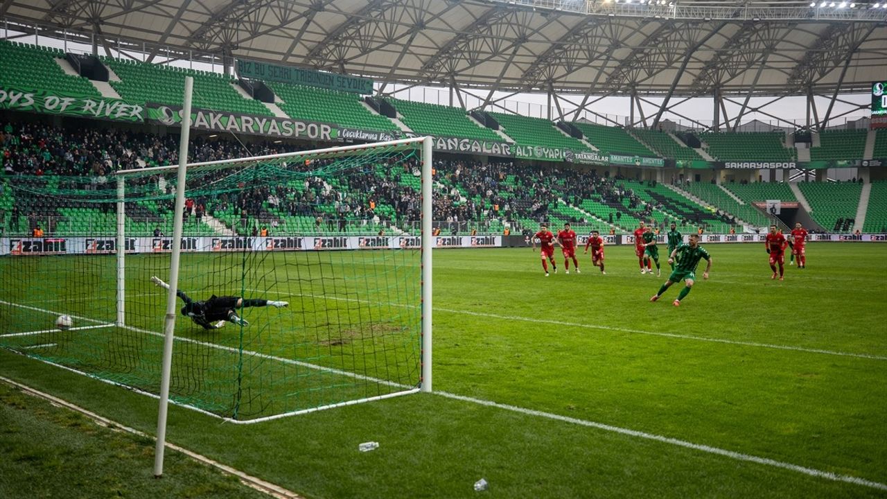 Sakaryaspor, Trendyol 1. Lig'de Ahlatcı Çorum FK'yı Yendi