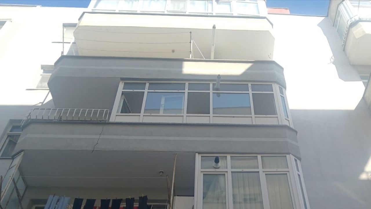 Samsun Bafra'da Yangın: Kadın Hastaneye Kaldırıldı