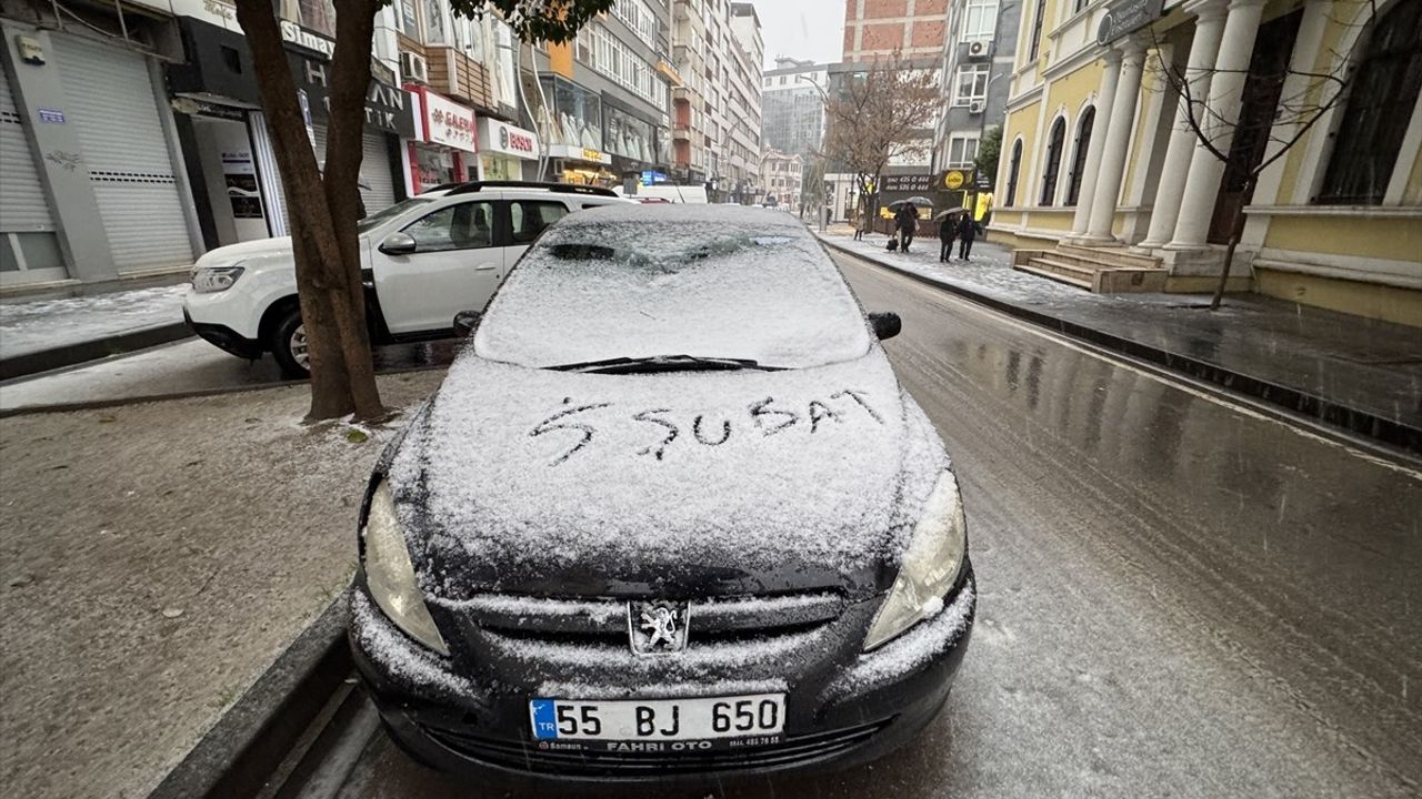 Samsun'da Kar Yağışı Etkisini Artırıyor