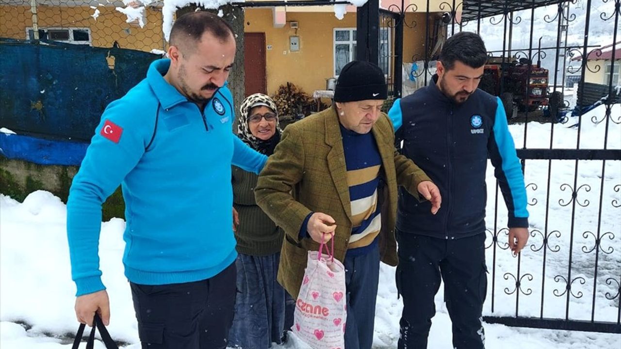 Samsun'da Kar Yağışı Nedeniyle Diyaliz Hastası Hastaneye Ulaştırıldı