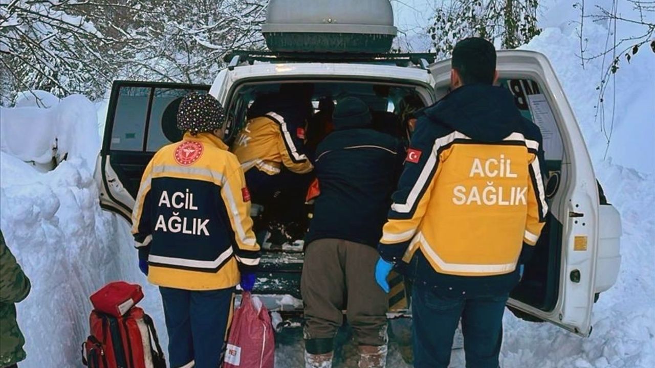 Samsun'da Mahsur Kalan Hastalar İçin Belediye Ekipleri Seferber Oldu