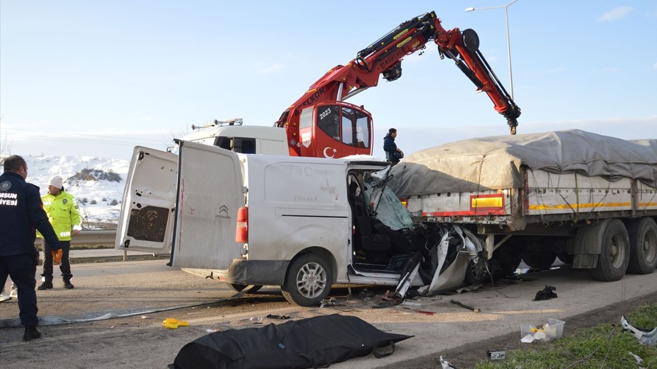 Samsun'da Trafik Kazası: 1 Ölü, 2 Yaralı