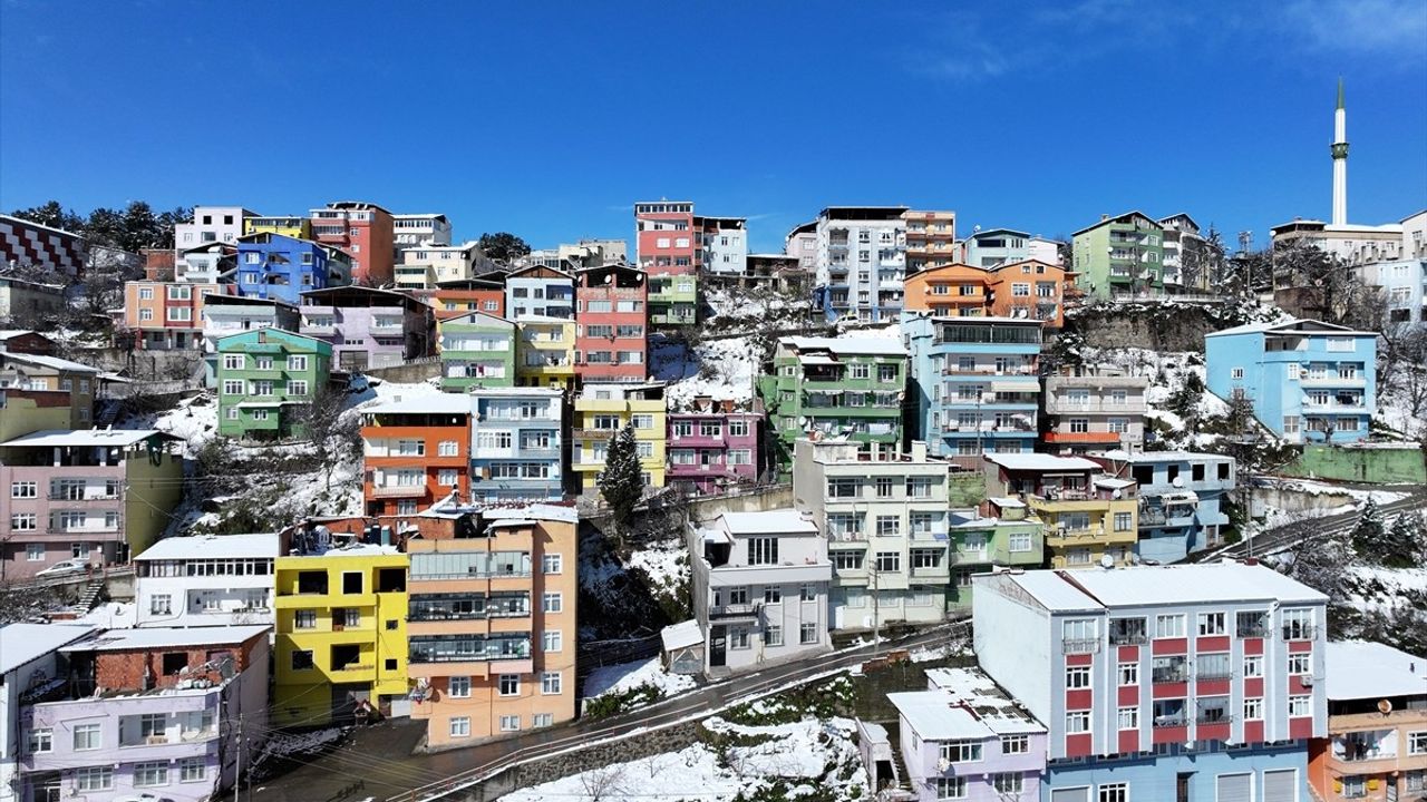 Samsun'un Renkli Evleri Kış Manzarasıyla Beyazlaştı