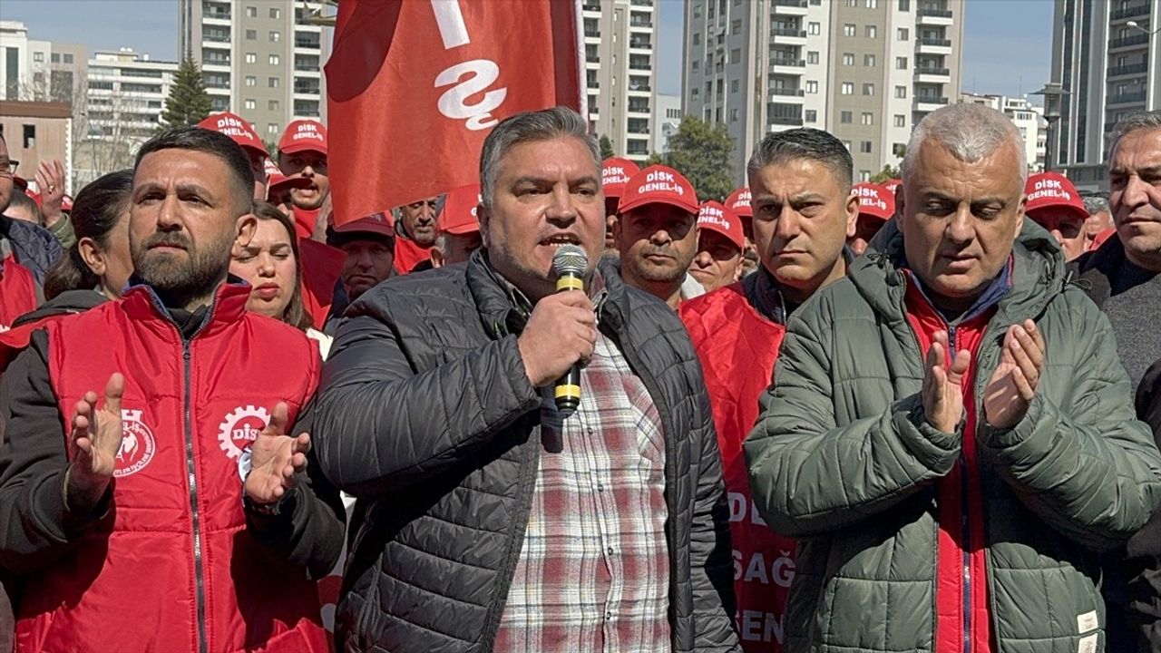 Seyhan Belediyesi İşçileri Ücret Alacakları İçin Eylem Düzenledi